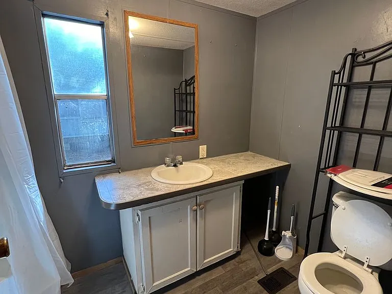 103 Thompson Rd — Photo 14