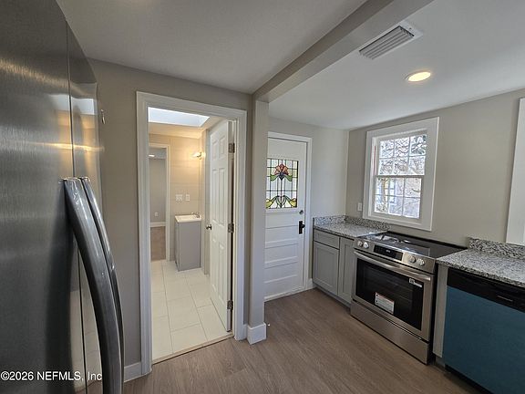 4th image of 31 MAGNOLIA Drive