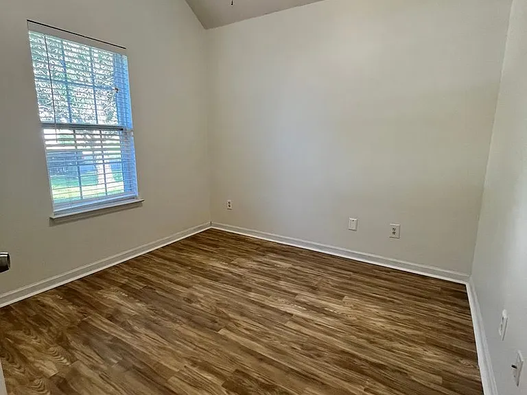 715 Sark Dr — Photo 17