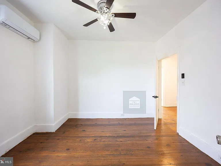 209 E Martin St #B — Photo 10