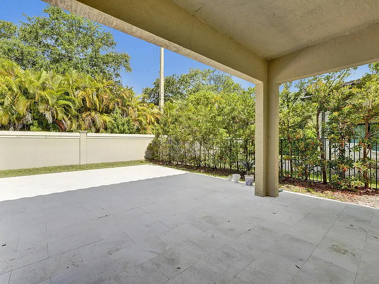 5939 Brookfield Cir W — Photo 26