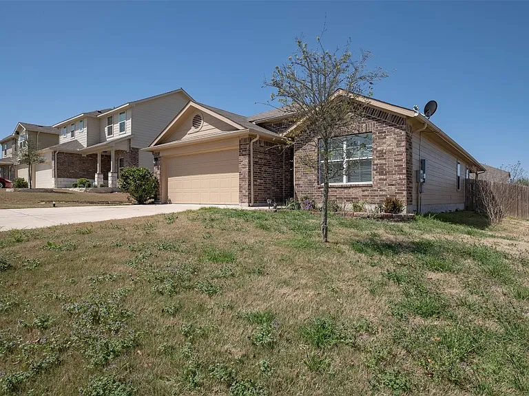 118 Leona River Trl — Photo 29