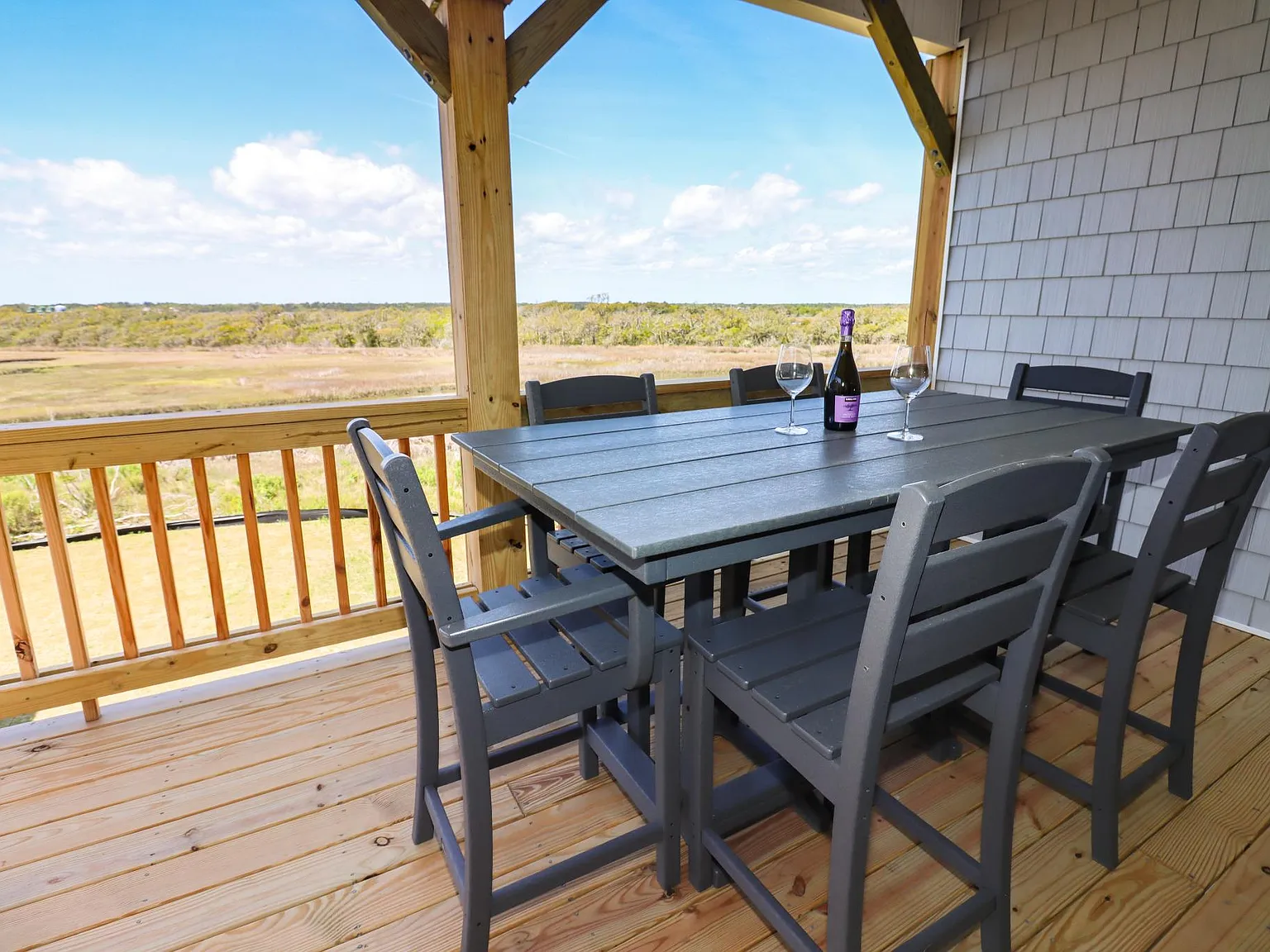 3 bed, 2100 sqft, $2,500 — Photo 3