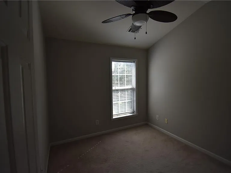 1002 Thornborough Dr — Photo 10