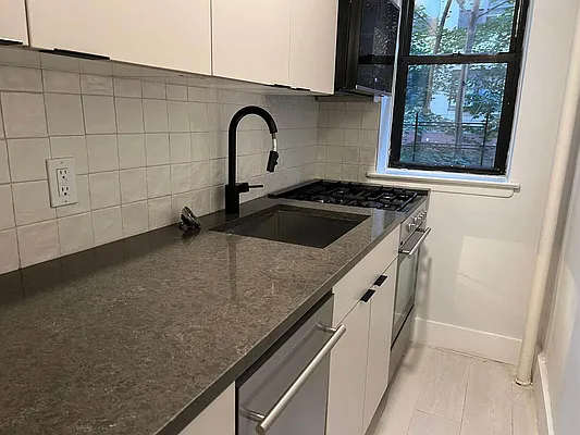 Rented by Five Town Global Realty | media 23