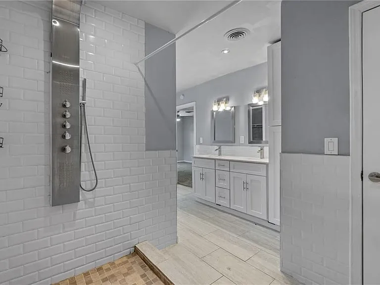 2105 Fortview Rd — Photo 24