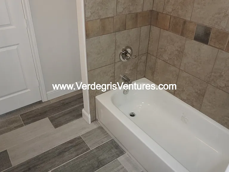 Principal bathroom