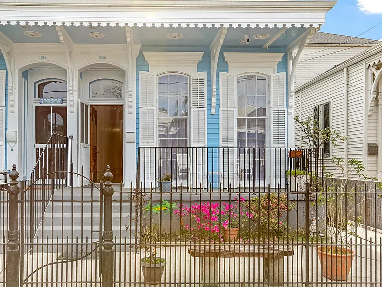 1220 Harmony - with private front garden and porch.