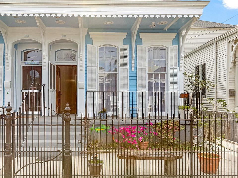 1220 Harmony - with private front garden and porch.
