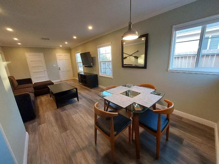 411 Birch St — Photo 3