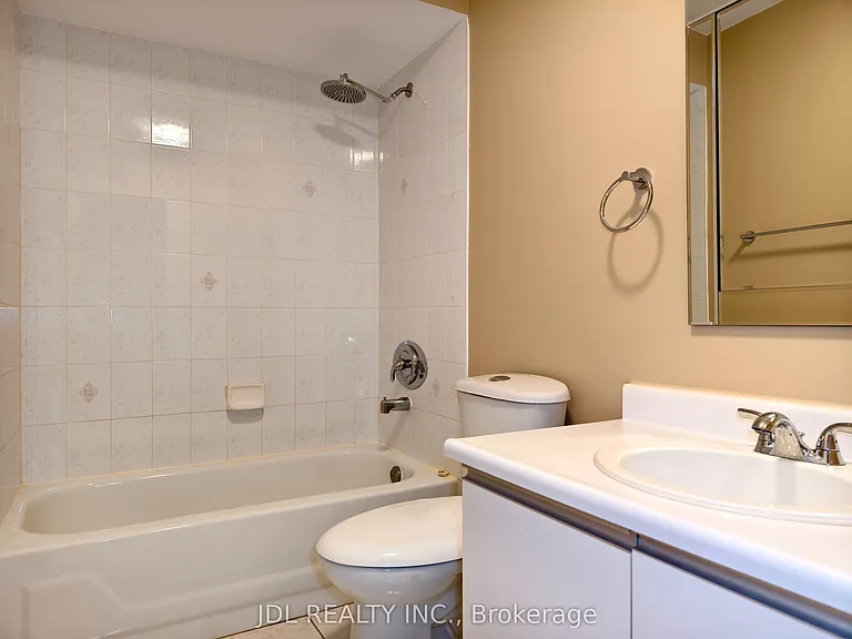 35 Kenborough Ct — Photo 7