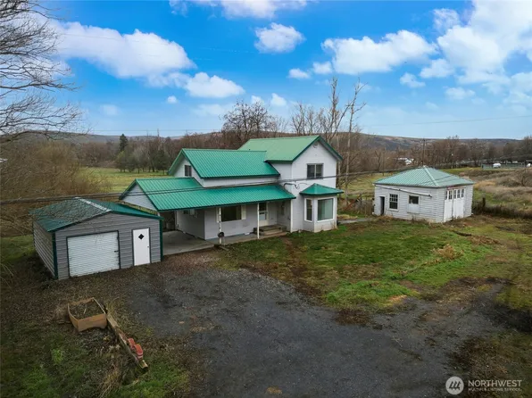 244 E Camp Road, Waitsburg, WA 99361