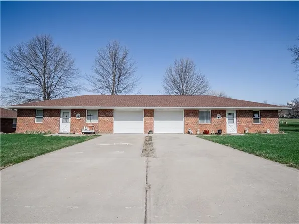 402/404 Harrington Ln, Gower, MO 64454
