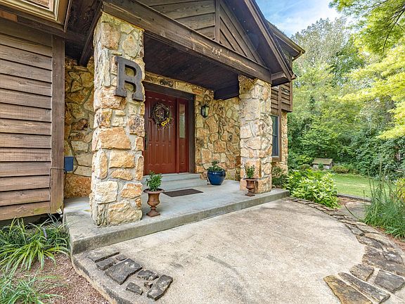 3rd image of 111 Greenbriar Estates Dr