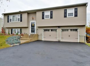 10 Sutherland Dr, Monroe, NY 10950