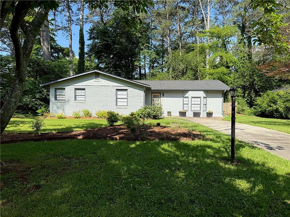 1st image of 910 Oriole Ln SE