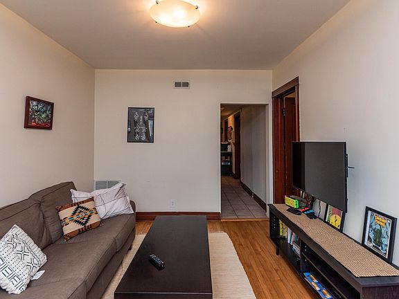 3rd image of 1721 N Wood St #1