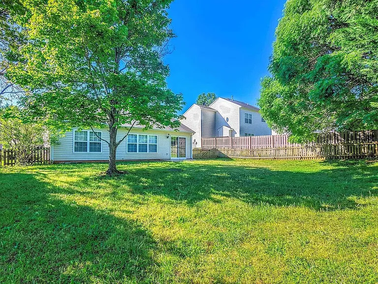 784 Waterbrook Ln — Photo 3