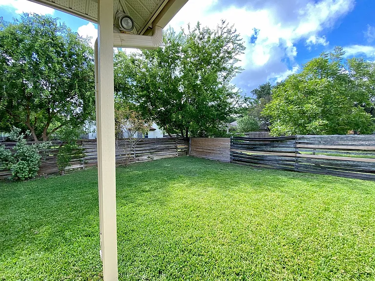 10038 Silverbrook Pl — Photo 14