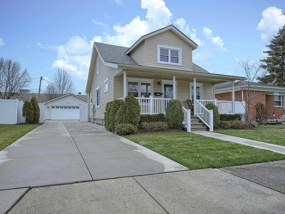 1st image of 22427 Clairwood St