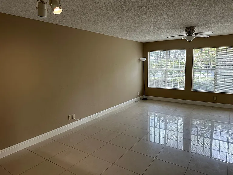 6283 La Costa Dr #D — Photo 2