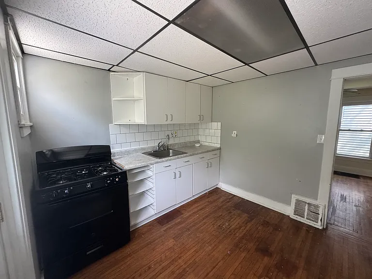 647 Hardin Ave #A — Photo 2