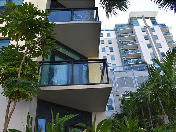 3rd image of 400 4th Ave S APT 207