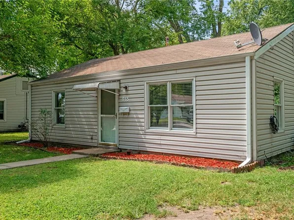 915 S Troost St, Olathe, KS 66061