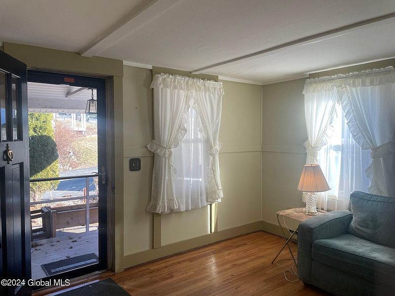 4th image of 245 Maryland Avenue
