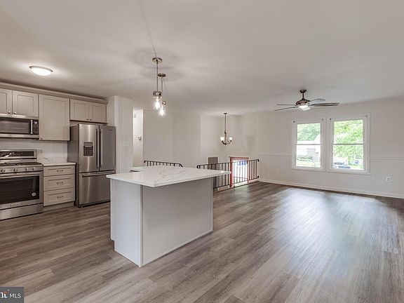 3rd image of 2103 Cameron Ct