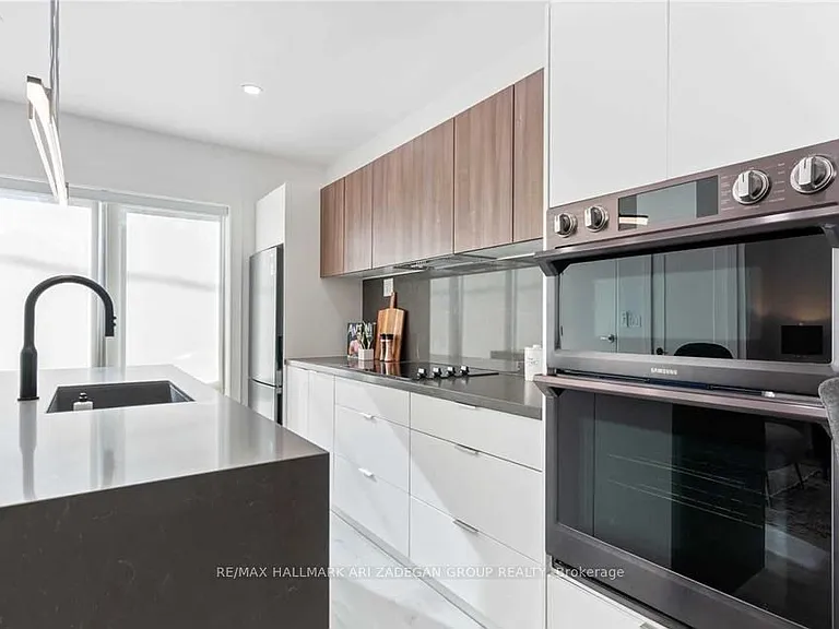 16 Minto St #2 — Photo 11