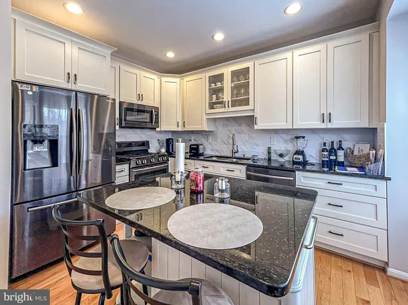 20780 Dockside Ter, Sterling, VA 20165