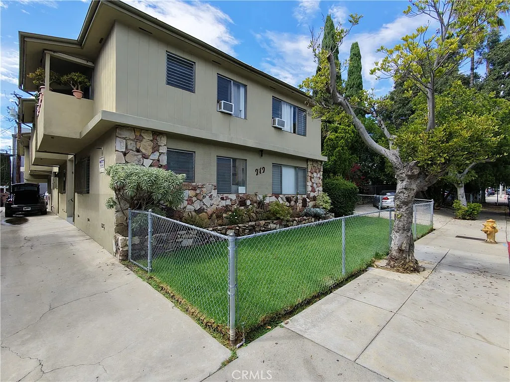 1 bed, 875 sqft, $1,895 — Photo 2
