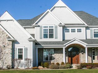 1749 Hunters Ridge Ln, Sugar Grove, IL 60554