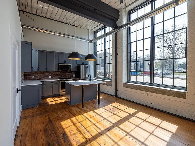 200F Barrett St #322 — Photo 2