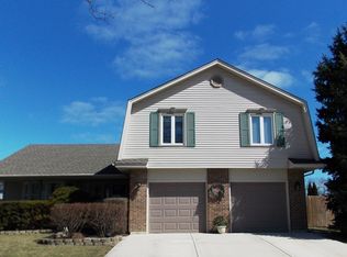 1816 Louisiana Dr, Elk Grove Village, IL 60007