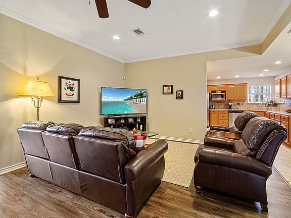 2nd image of 301 Park Pl