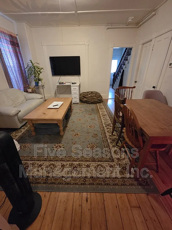 4 bed, 1.0 bath, 1400 sqft, $4,800 — Photo 3