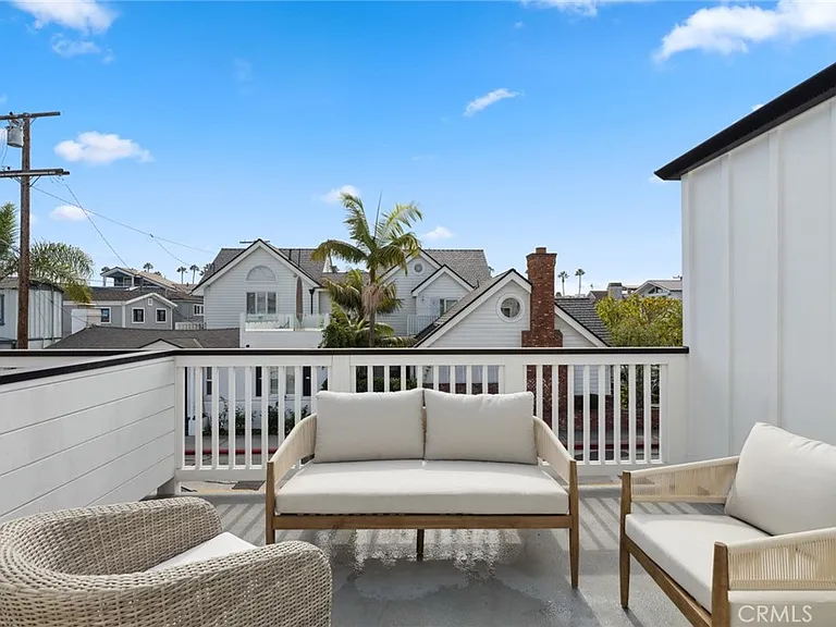 300 Coral Ave — Photo 24