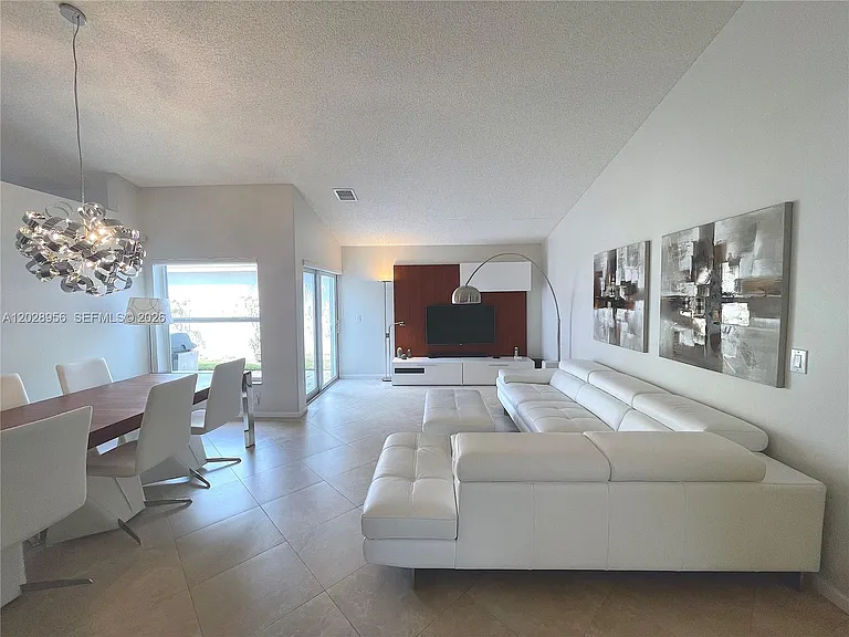 4923 SW 33rd Way — Photo 8