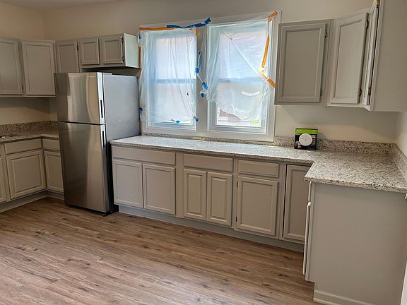 2nd image of 3828 Deal St #2