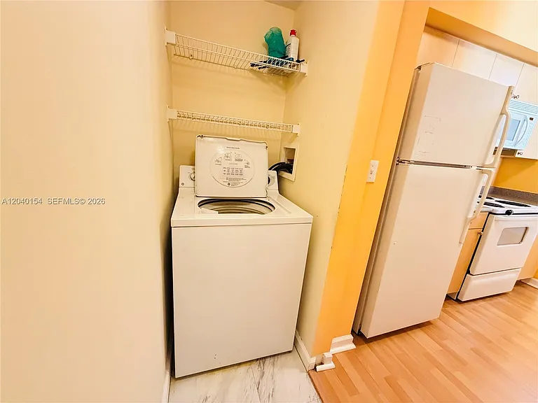 1919 Van Buren St #620A — Photo 17