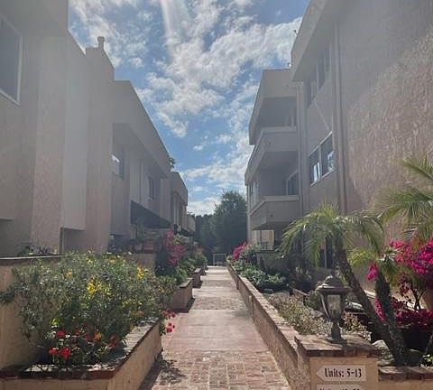 4th image of 5139 Balboa Blvd Unit 105