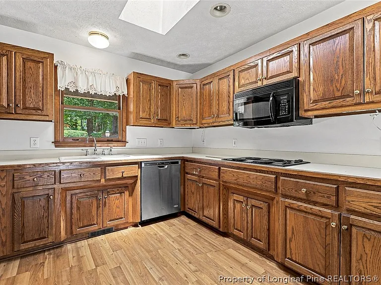 709 Essex Ct — Photo 11