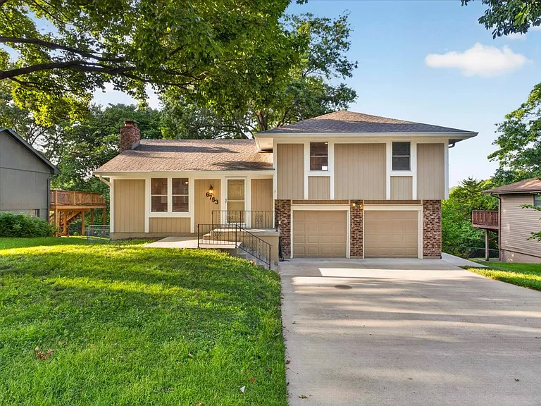 Oversized driveway and 2 car garage
