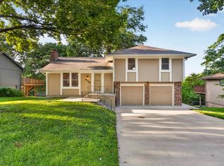 6753 NW Sioux Dr, Kansas City, MO 64152