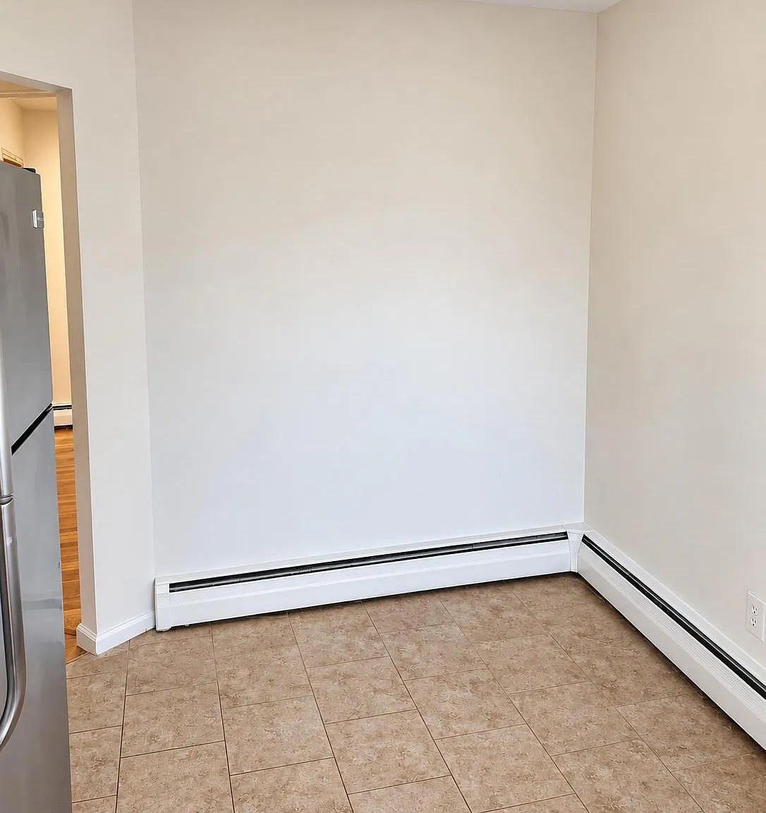 3 bed, 2.0 bath, 1170 sqft, $3,200 — Photo 4