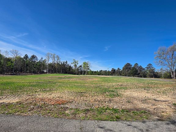 3rd image of Farmville Rd