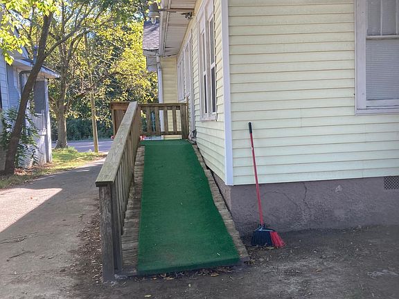 17 S Moore Rd Side Entrance