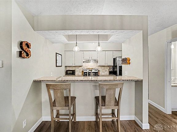4th image of 1596 Longbow Ln